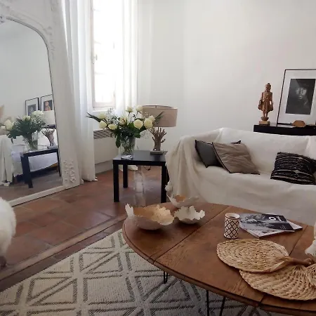 ヴィラ La Maison Perchee エーグ・モルト